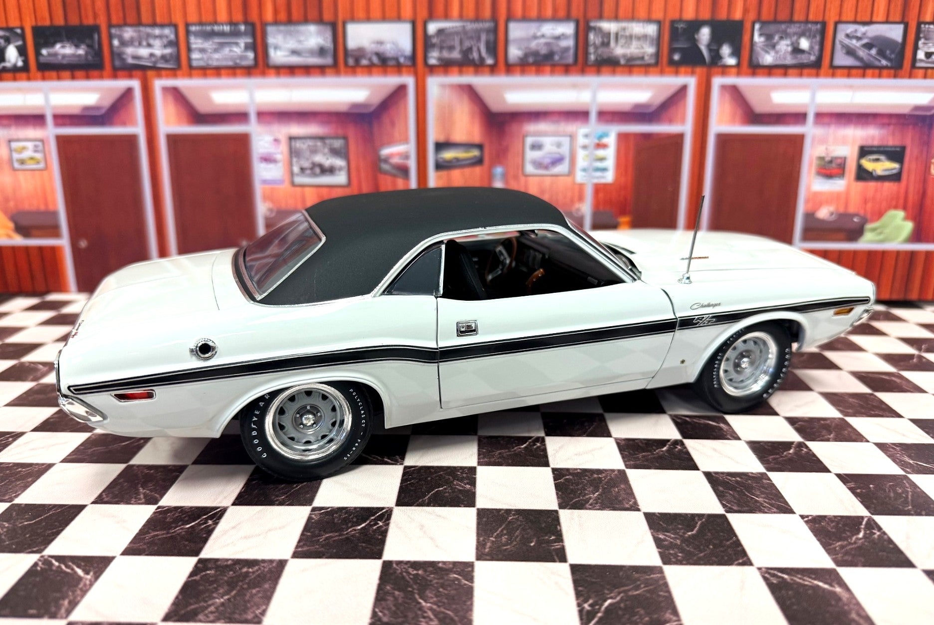 YCID 45VT, 1970 Dodge Challenger R/T