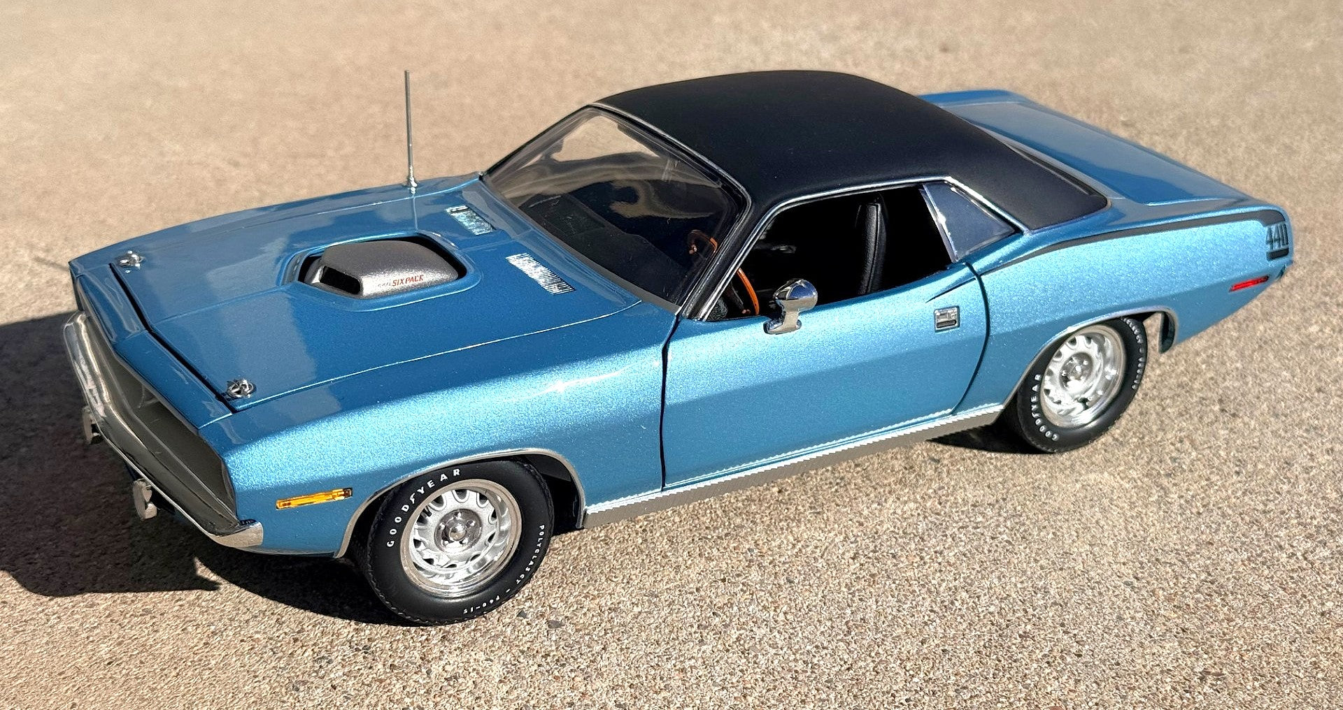YCID #46, 1970 Cuda, B3 Blue, 440, Six pack, Coupe, Vinyl Top and Convertbiles