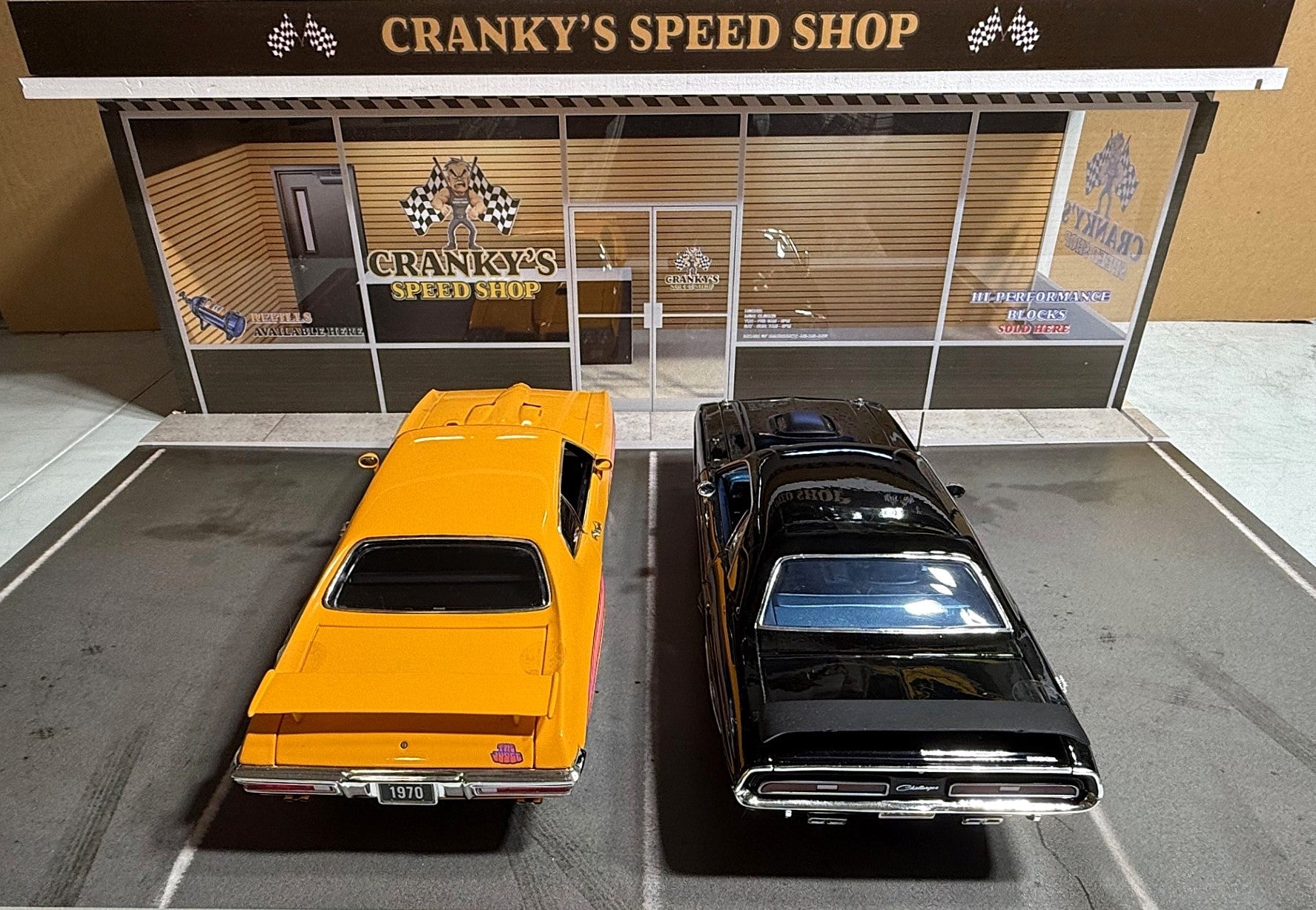 Crankys Speed Shop 1/18 diorama