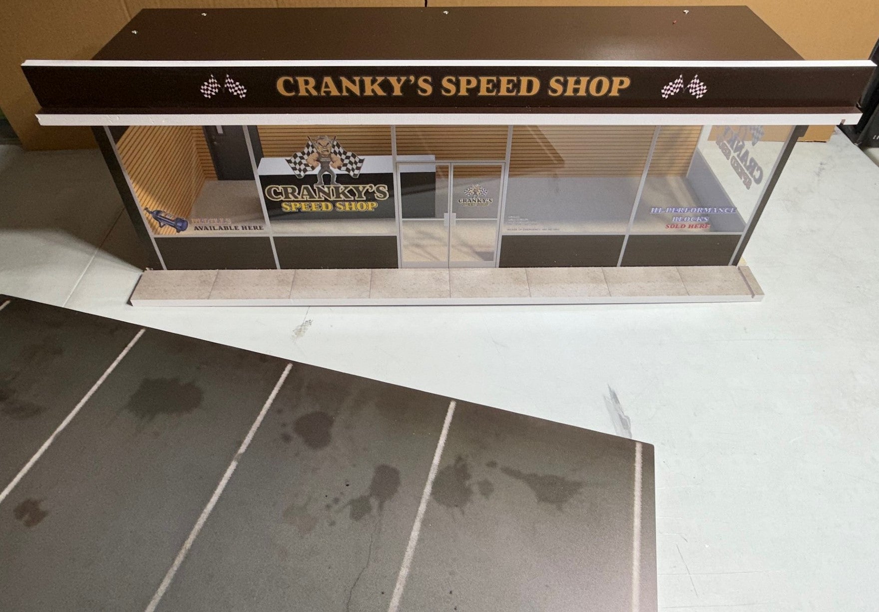 Crankys Speed Shop 1/18 diorama