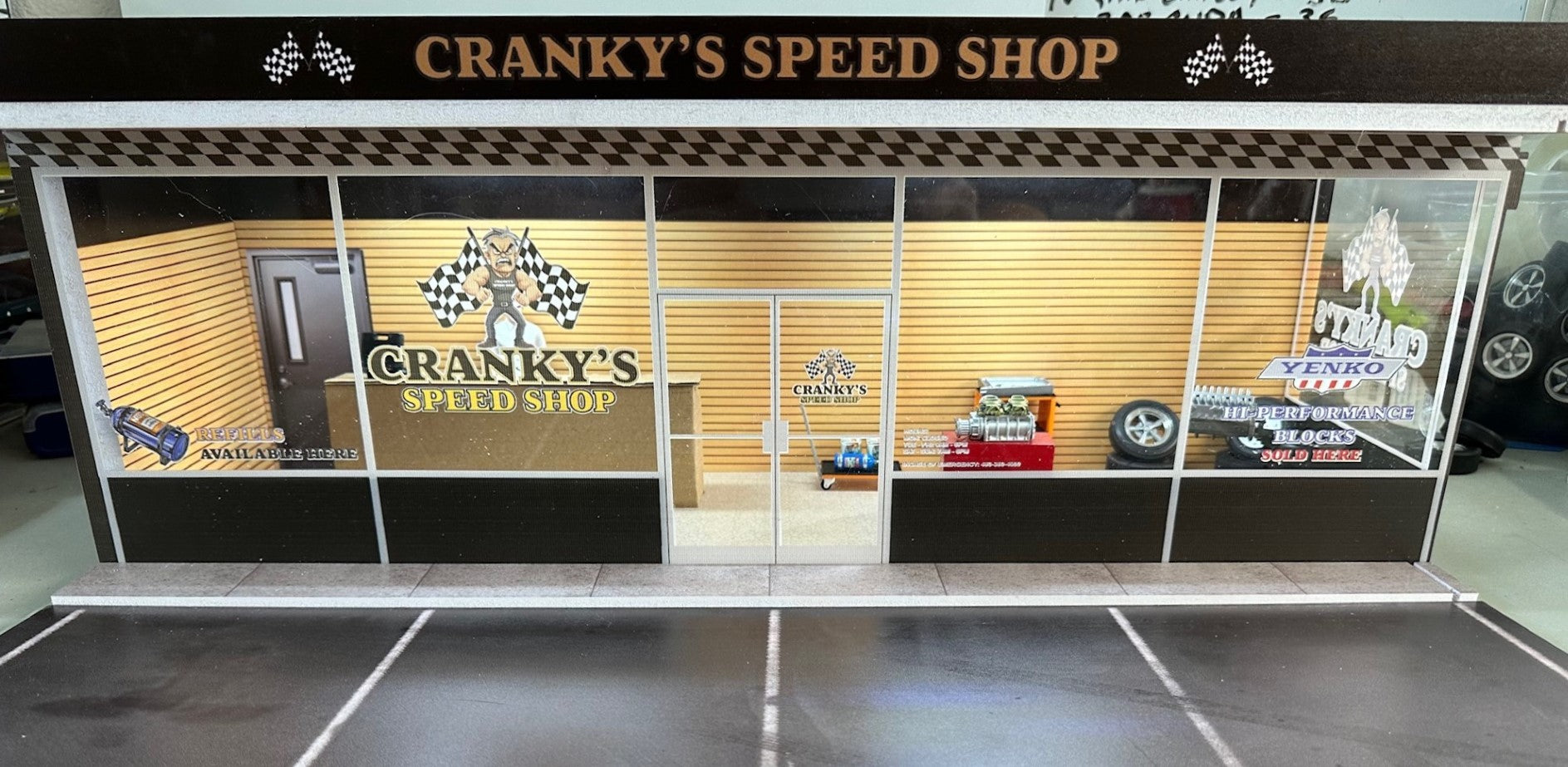 Crankys Speed Shop 1/18 diorama